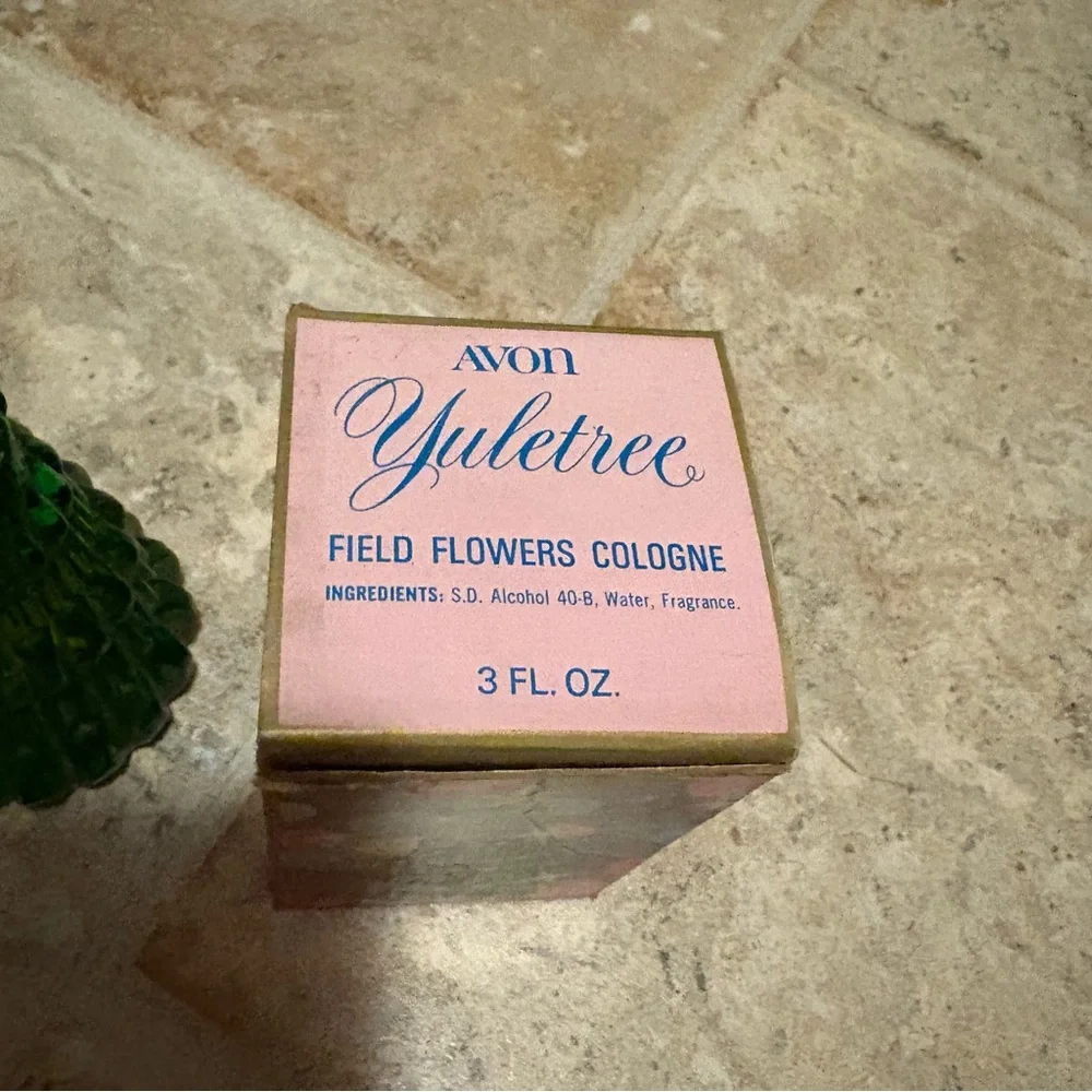 Avon Vintage Yuletree Field Flowers Decanter